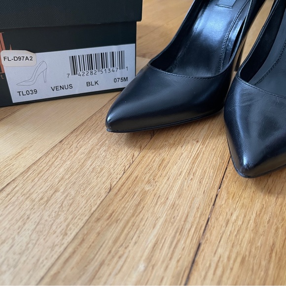 Mia Limited Edition Leather Black Venus Pumps in size 7 1/2M with box. - Picture 8 of 11